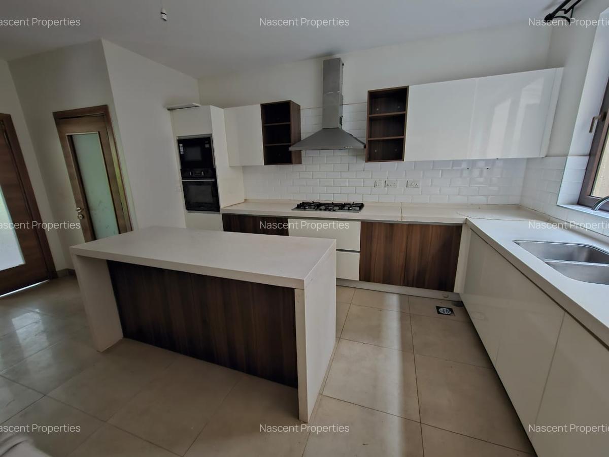 5 Bed Villa with En Suite in Lavington - 6