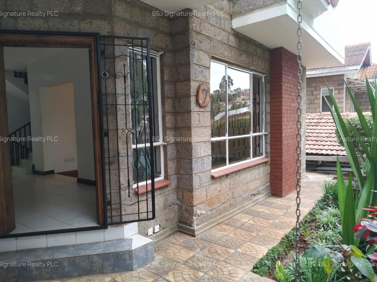 4 Bed Villa with En Suite in Spring Valley - 13