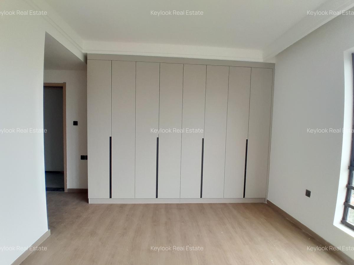 3 Bed Apartment with En Suite at Riverside Drive - 11