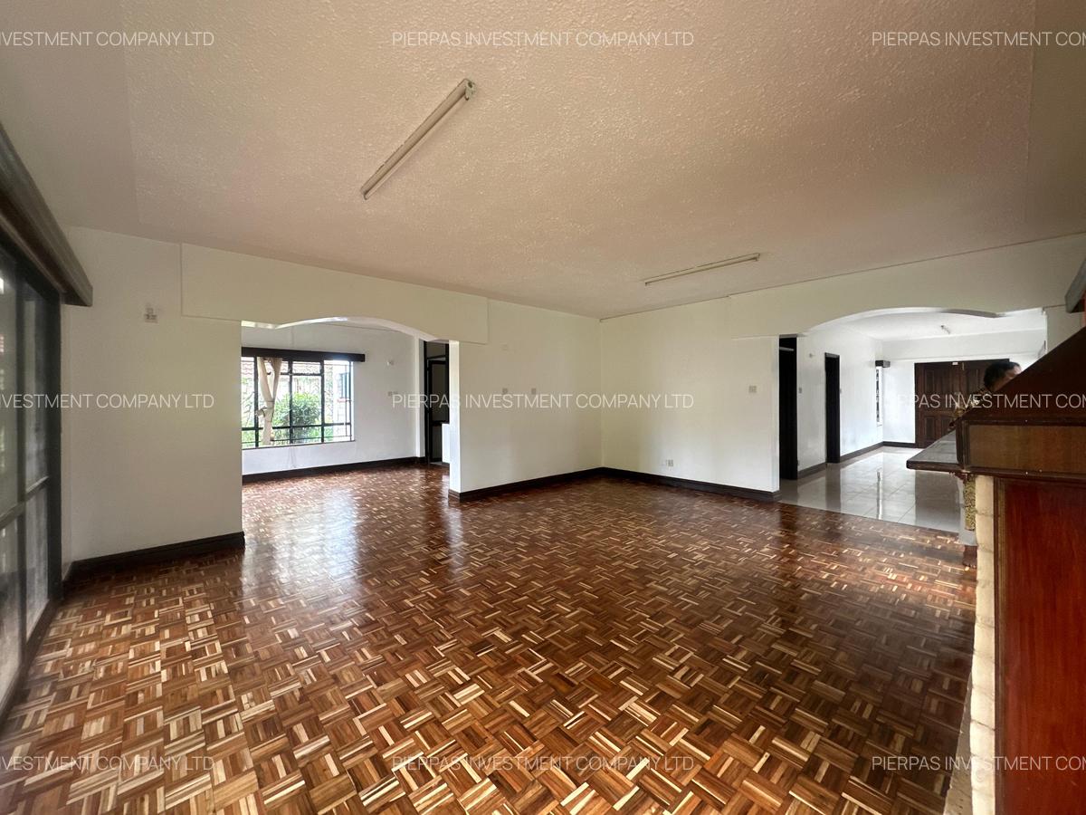 5 Bed Townhouse with En Suite in Lavington - 10