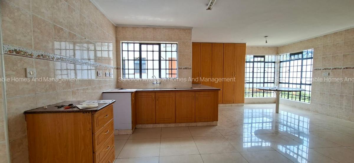 4 Bed Villa with En Suite in Westlands Area - 2