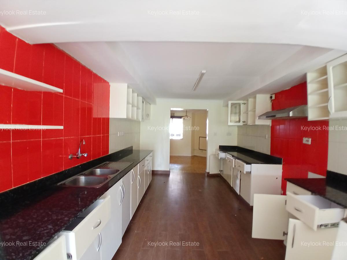 5 Bed Townhouse with En Suite at Lavington - 12