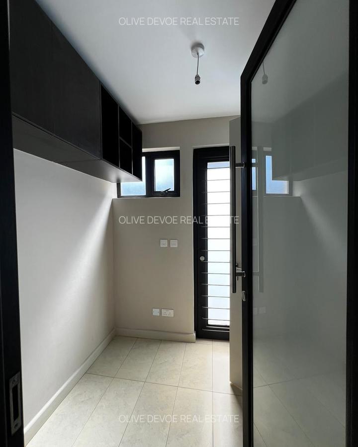 4 Bed Villa with En Suite in Runda - 10