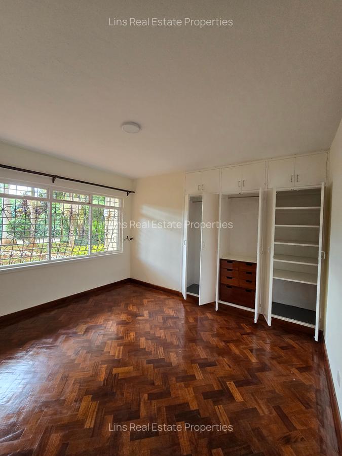 4 Bed House with En Suite in Runda - 14
