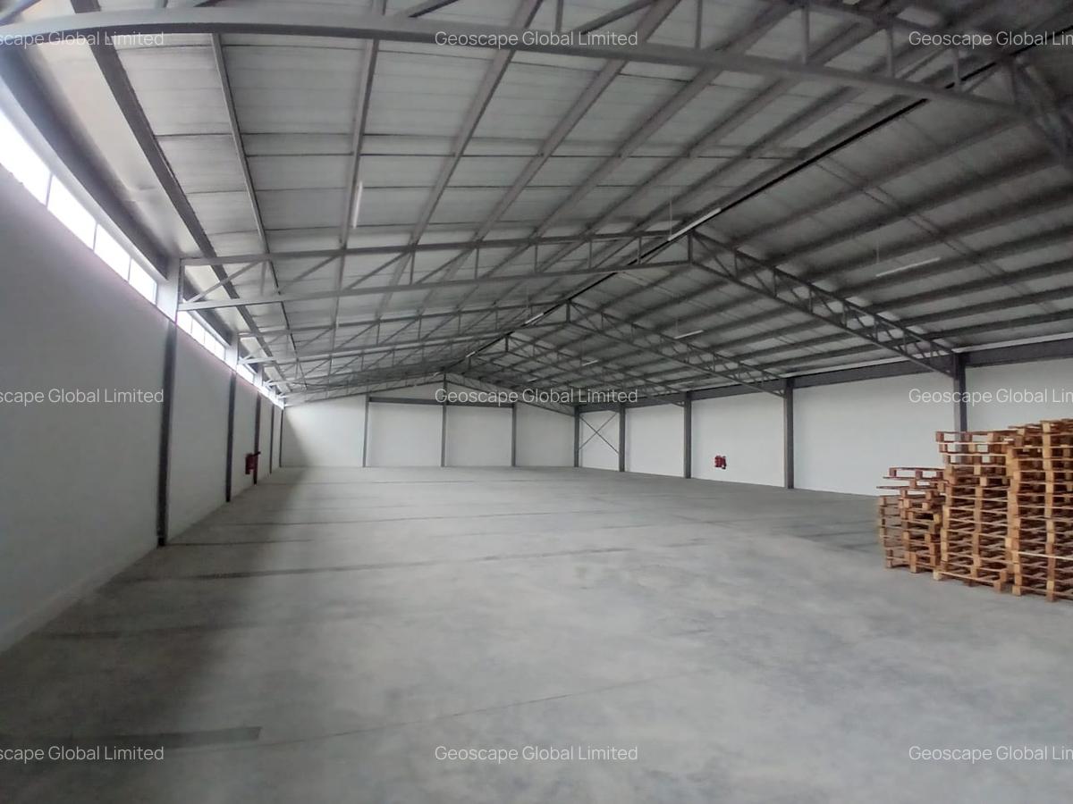 16,997 ft² Warehouse with Parking in Industrial Area - 3