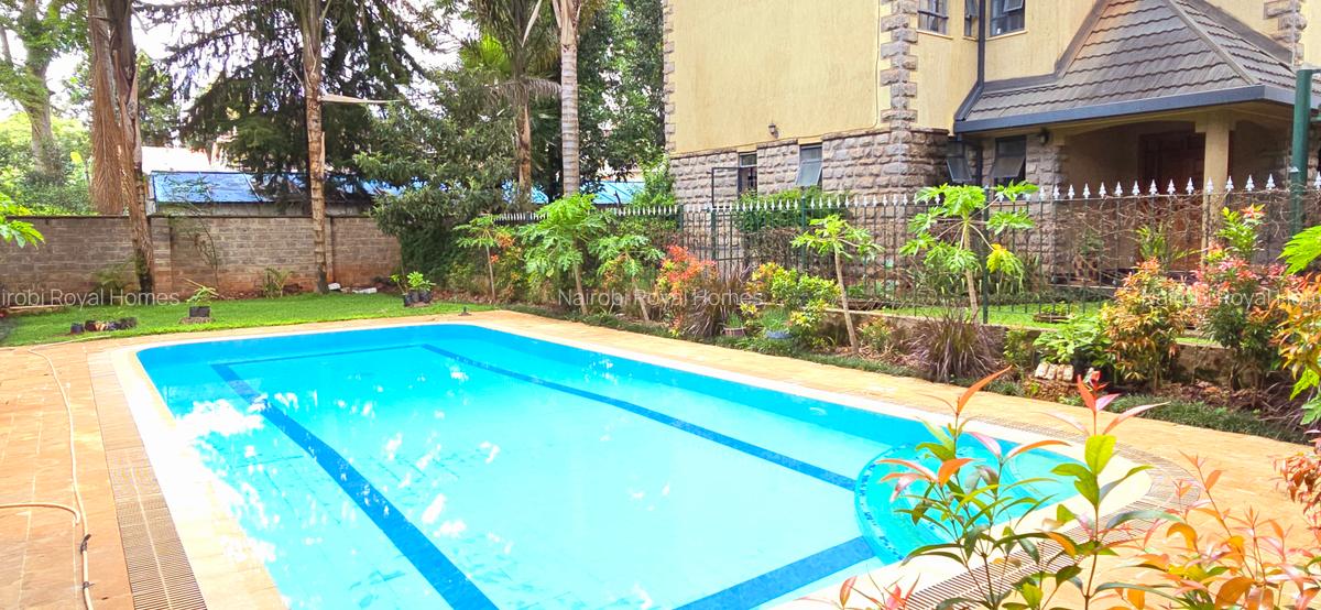 5 Bed Townhouse with En Suite at Lavington Green - 16