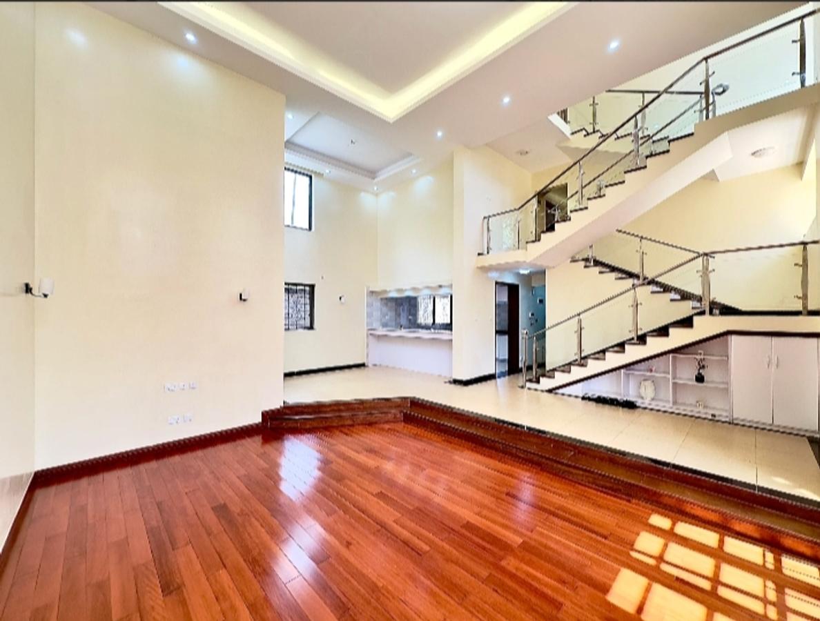 5 Bed Townhouse with En Suite in Lavington - 10