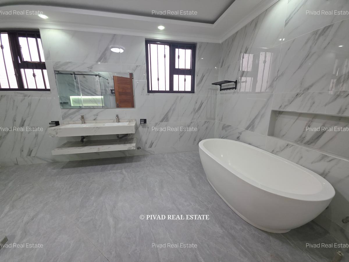 5 Bed House with Staff Quarters in Runda - 11