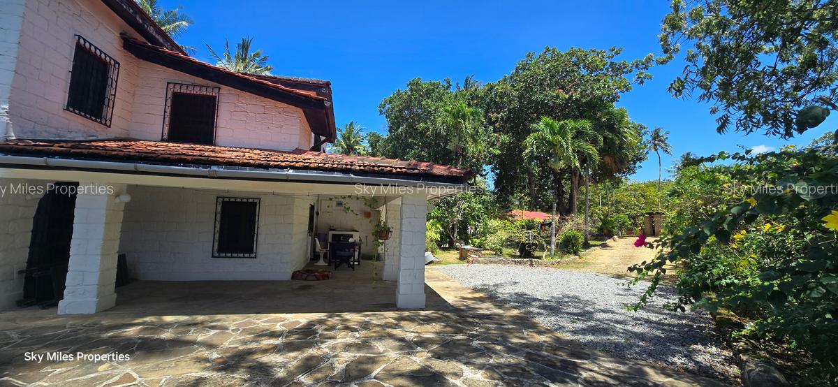 6 Bed Villa with En Suite at Aloo Drive Residence - 9