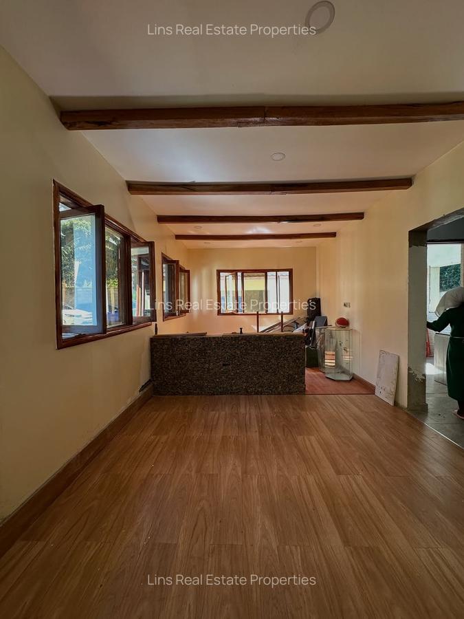 7 Bed House with En Suite in Ridgeways - 16
