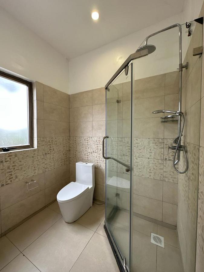 2 Bed Apartment with En Suite in Lavington - 7