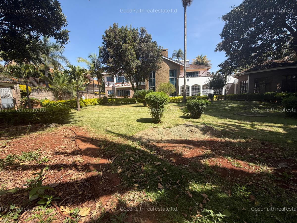 6 Bed House with En Suite in Runda - 14