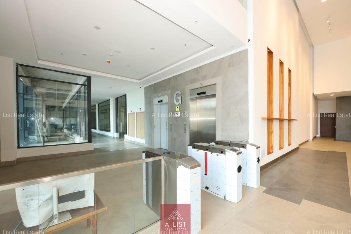 4,000 ft² Office with Service Charge Included at Riverside Drive - 9