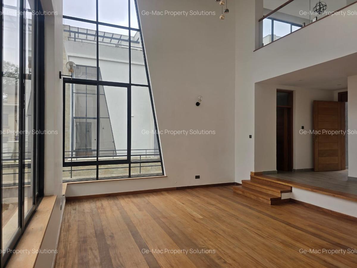 5 Bed Townhouse with En Suite in Lavington - 3