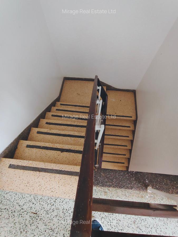 3 Bed House with Garden in Dennis Pritt - 3