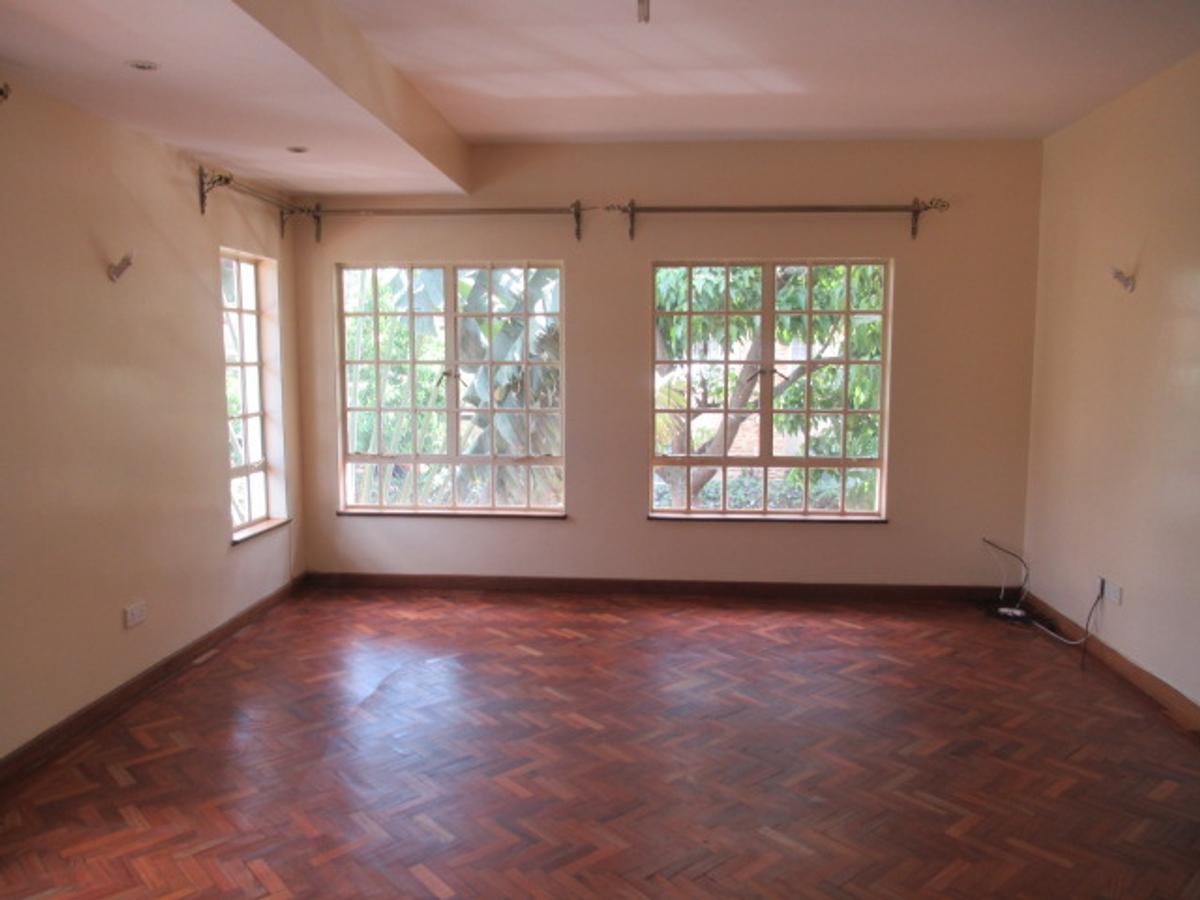 5 Bed Townhouse with En Suite at Lavington - 13