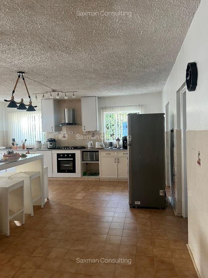 7 Bed House with En Suite in Runda - 13