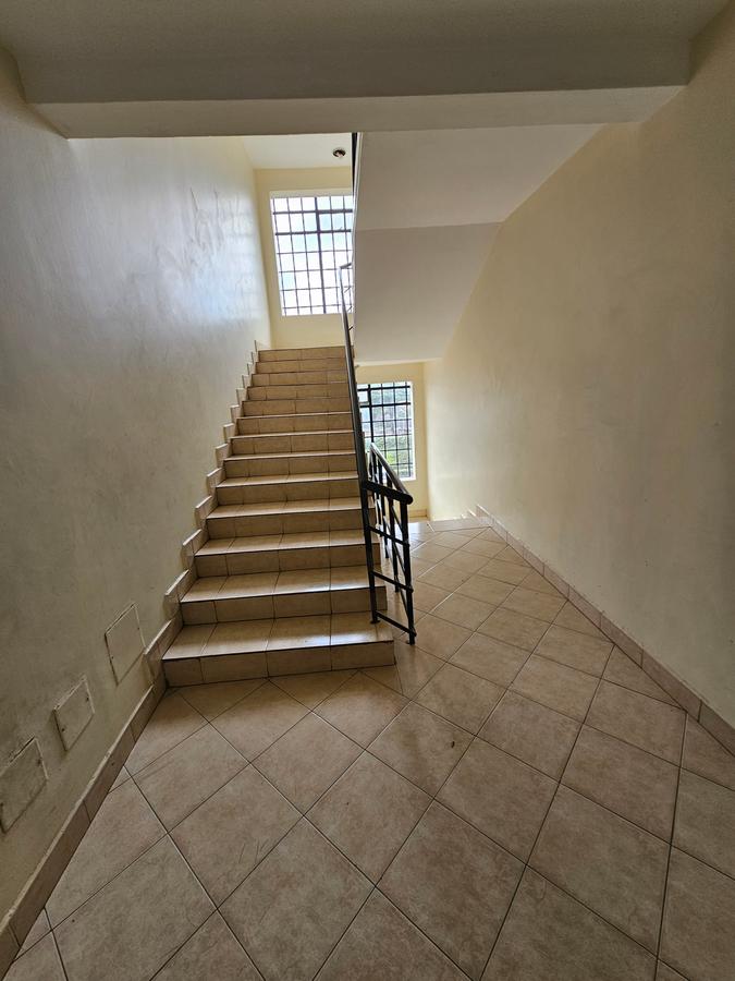 3 Bed Apartment with En Suite at Lavington - 18