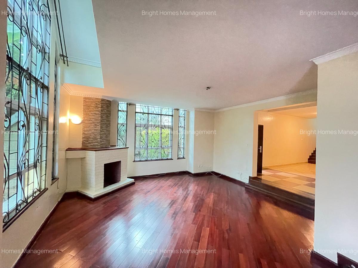 5 Bed Townhouse with En Suite in Lavington - 4