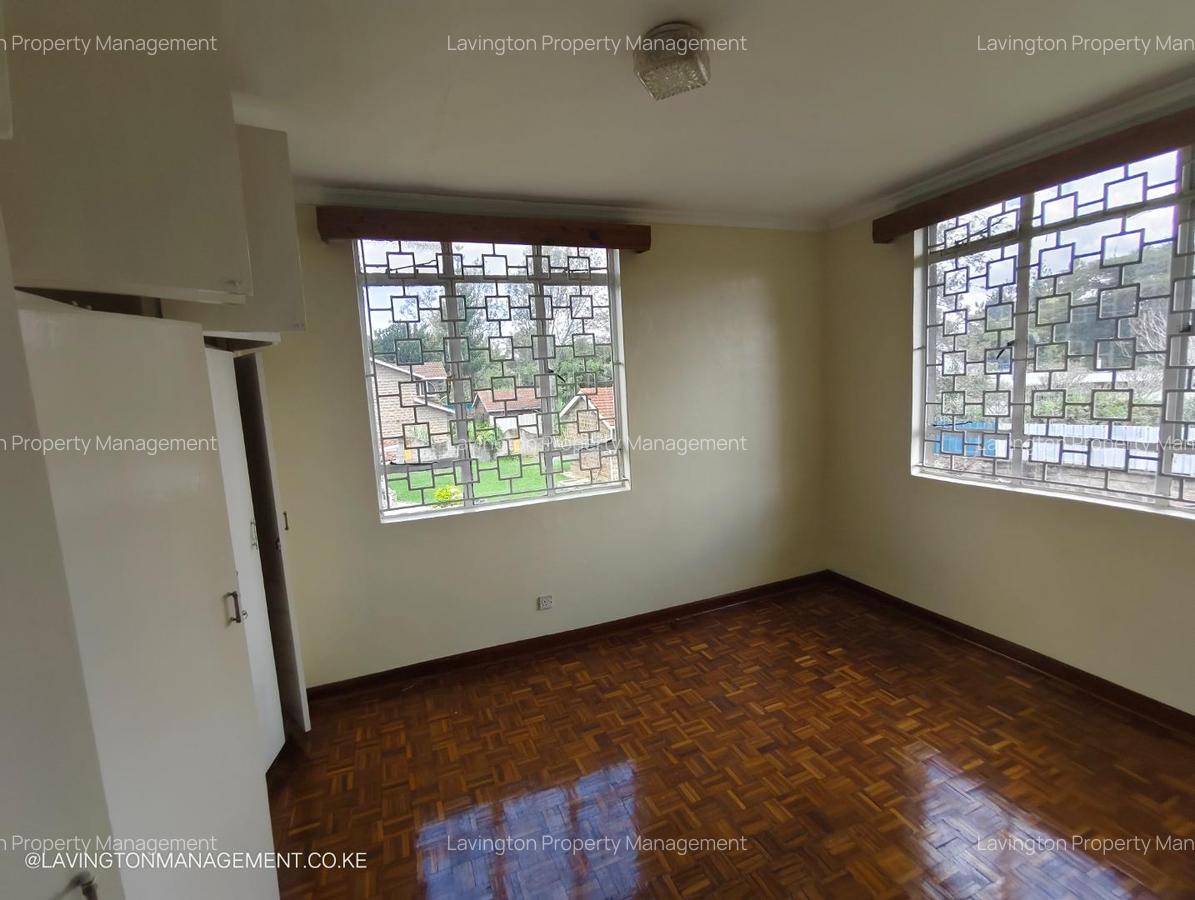 5 Bed House with En Suite at Lavington Green - 17