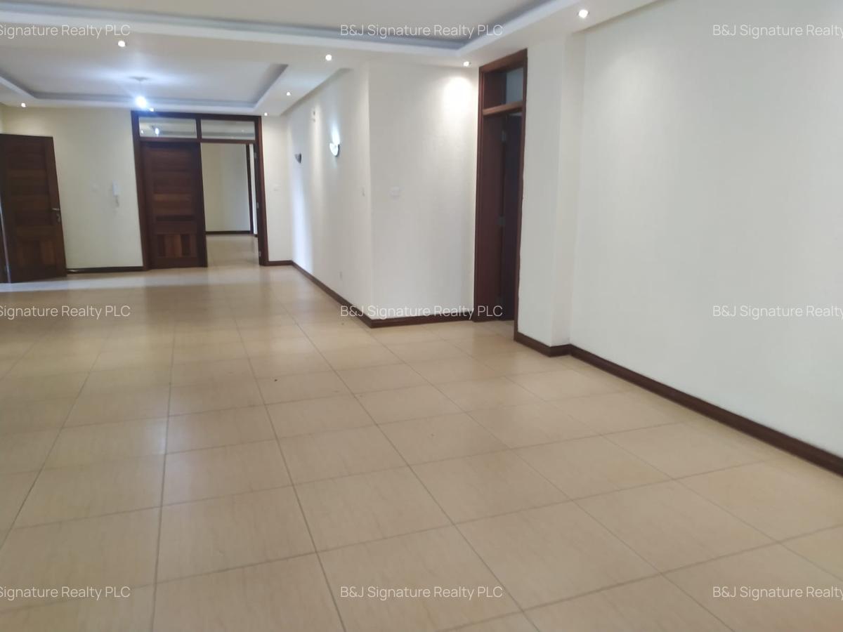 3 Bed Apartment with En Suite in Riverside - 12