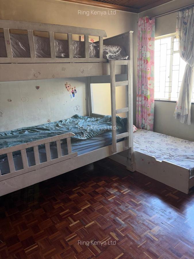 4 Bed House with En Suite in Lavington - 12