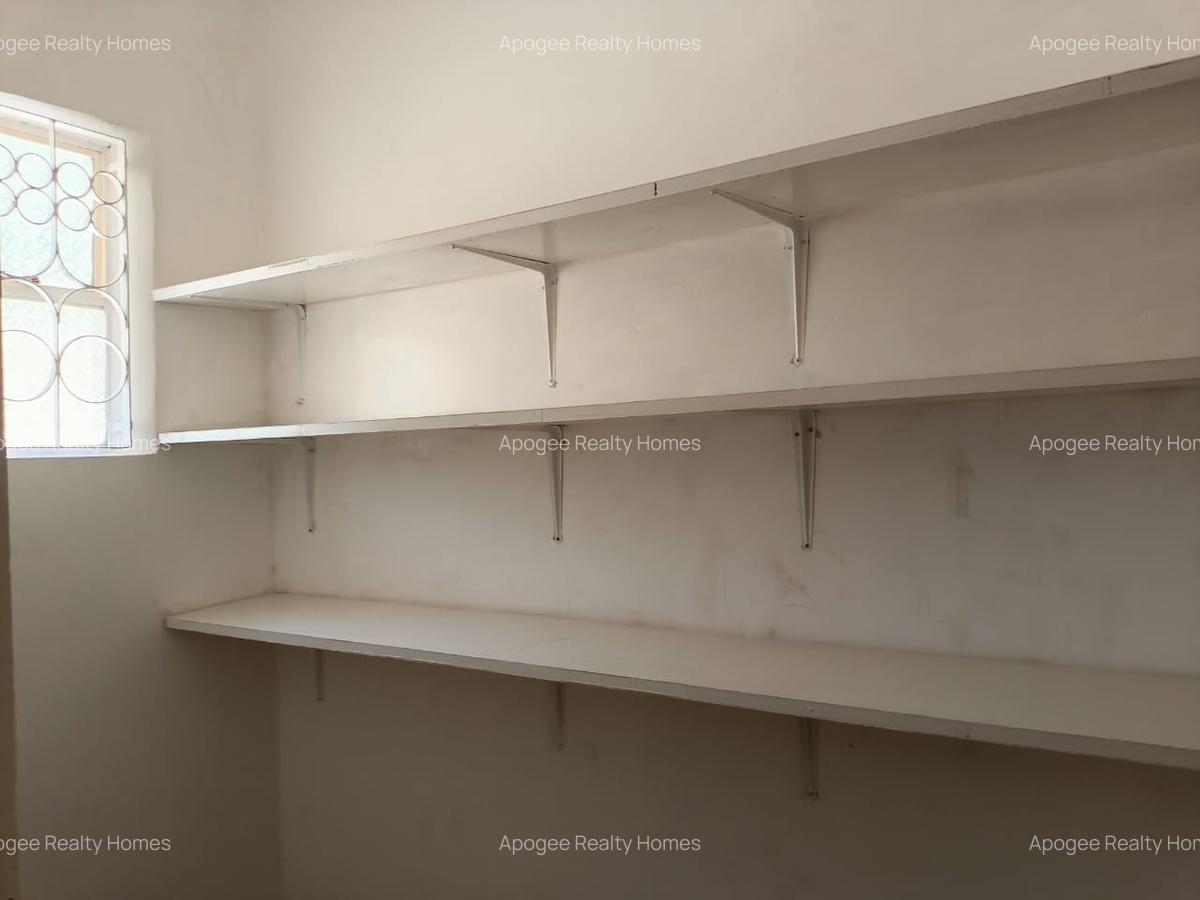 4 Bed House with En Suite at Westlands - 5