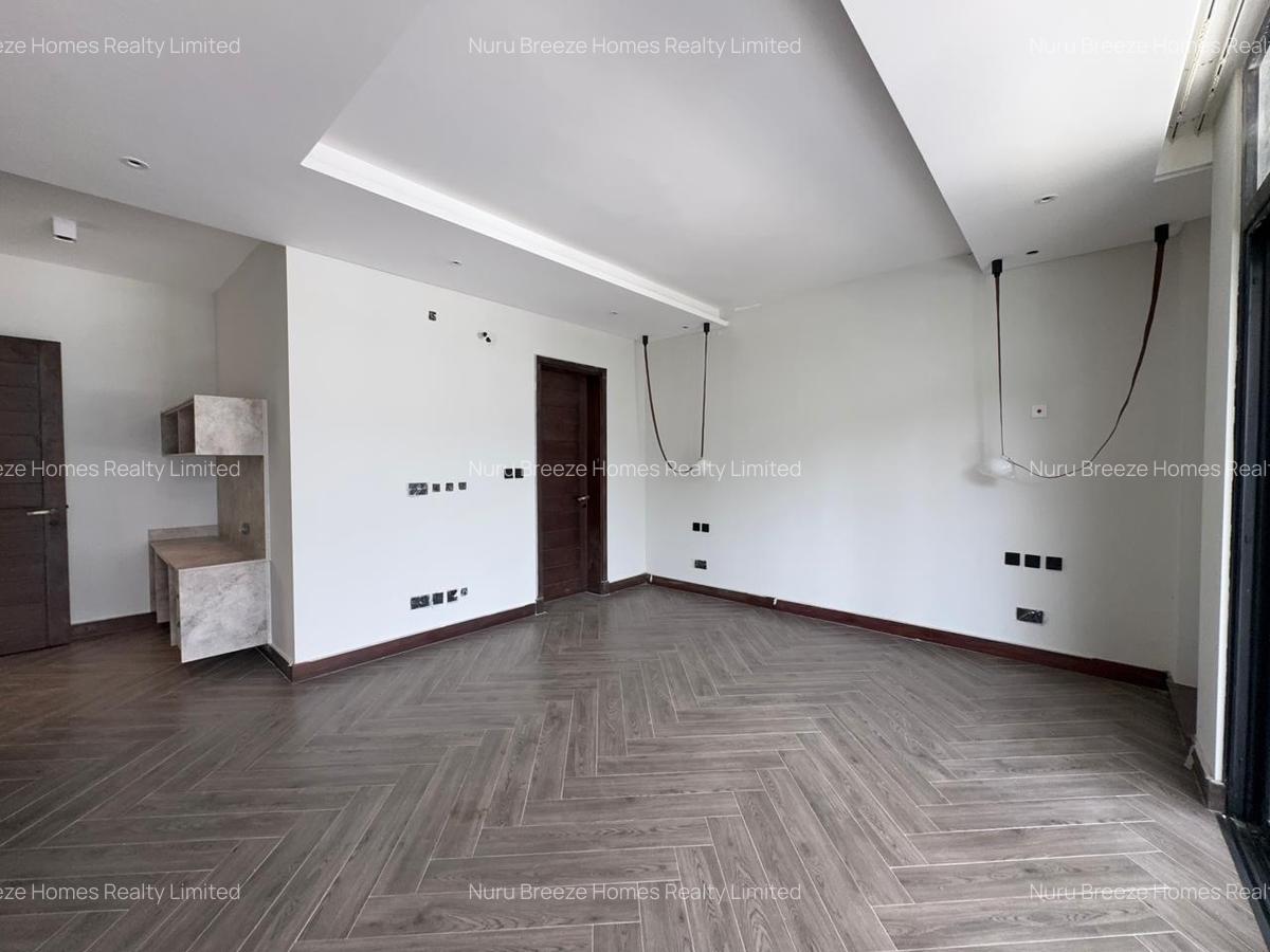 5 Bed Villa with En Suite in Nyari - 3