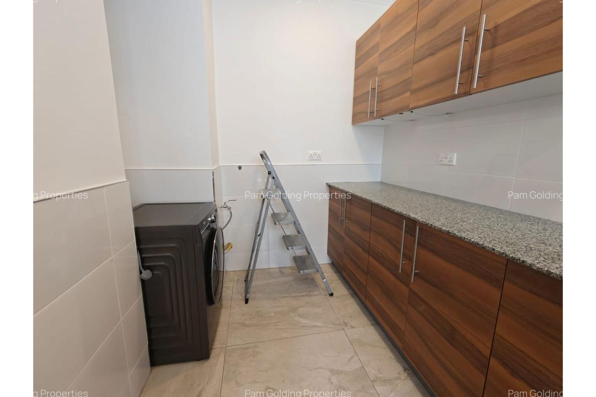 2 Bed House with En Suite in Parklands - 8