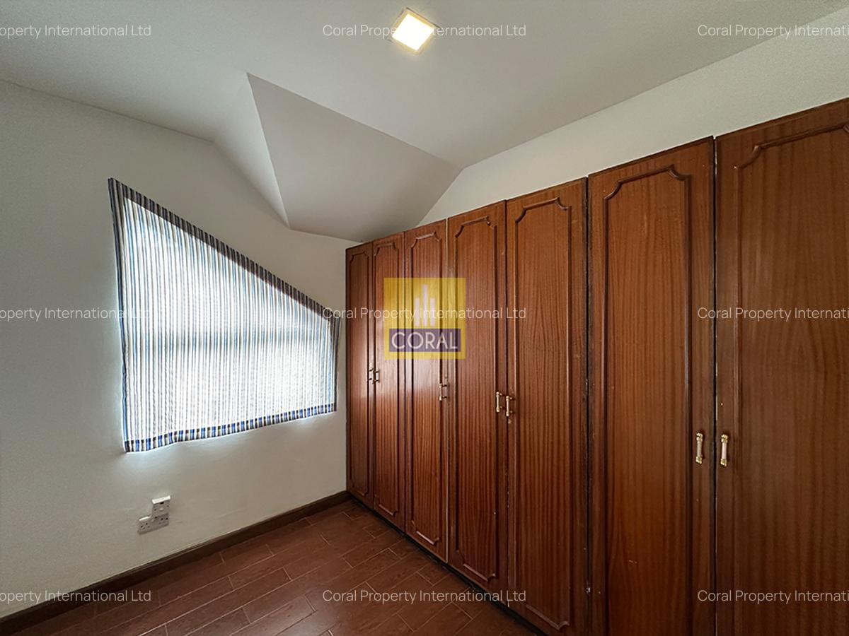 4 Bed Townhouse in Parklands - 16