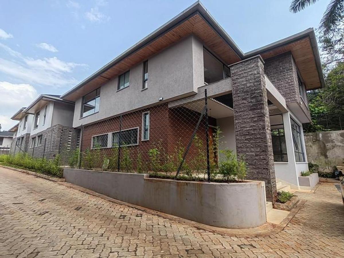 5 Bed Townhouse with En Suite at Lavington - 1