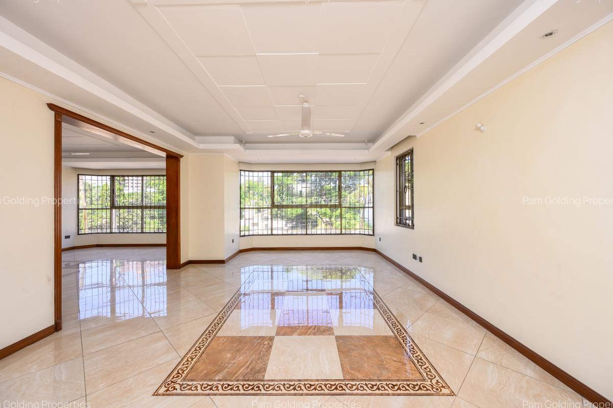 4 Bed Apartment with En Suite in Kizingo - 1