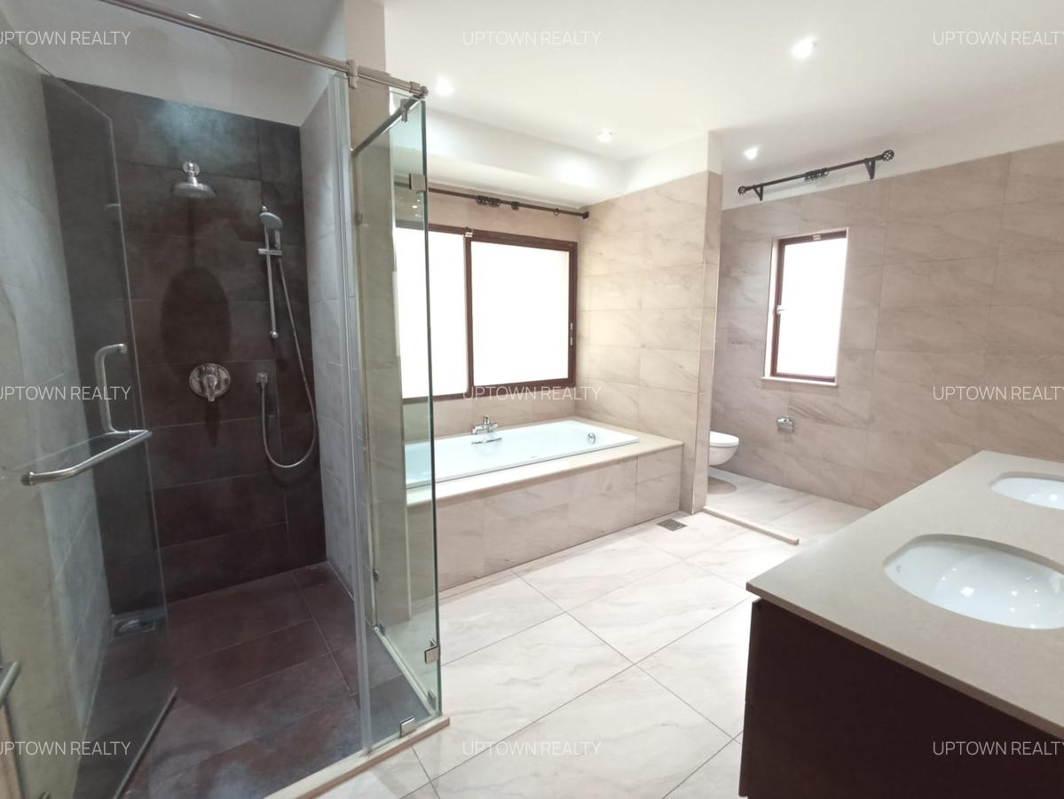 5 Bed Townhouse with En Suite at Lavington - 10