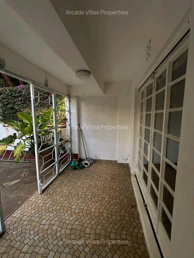 4 Bed Townhouse with En Suite in Kilimani - 6