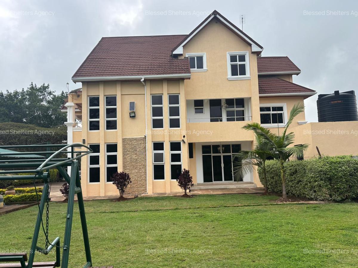 5 Bed Villa with En Suite in Ridgeways - 2