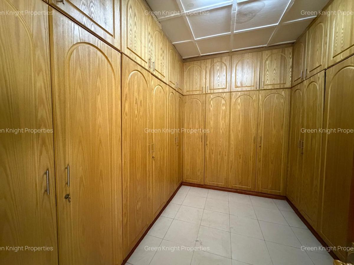 5 Bed House with En Suite in Runda - 16