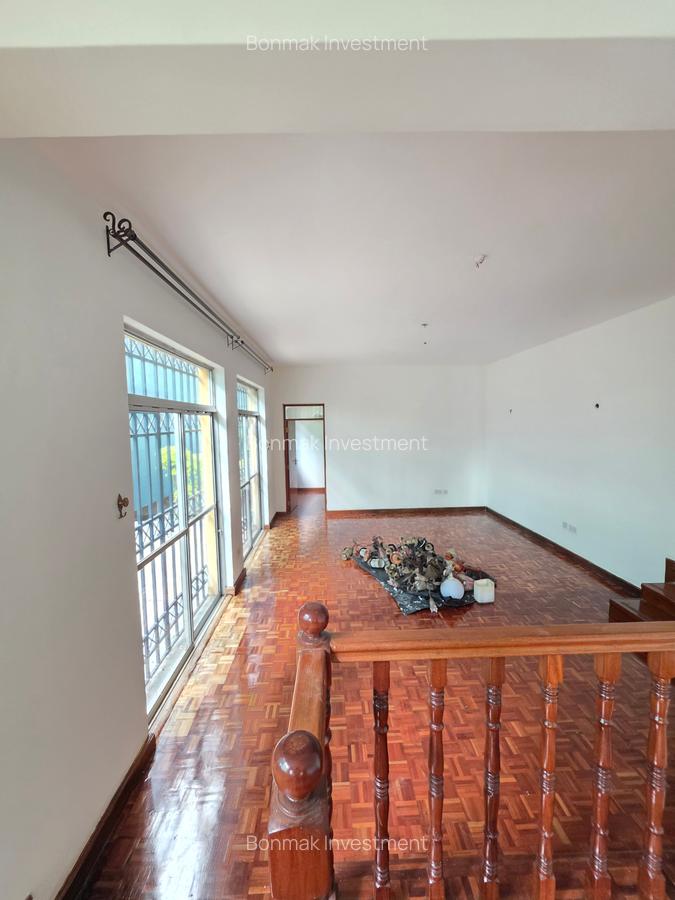 4 Bed Townhouse with En Suite at Lavington Green. - 7