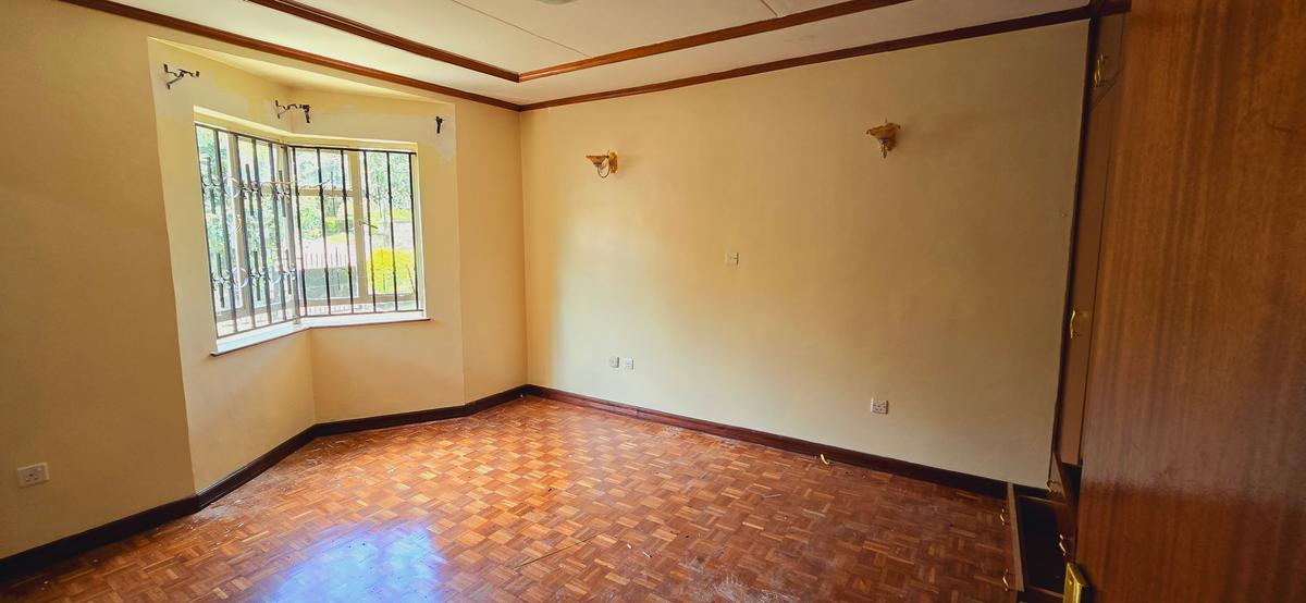 5 Bed Townhouse with En Suite at Lavington - 13