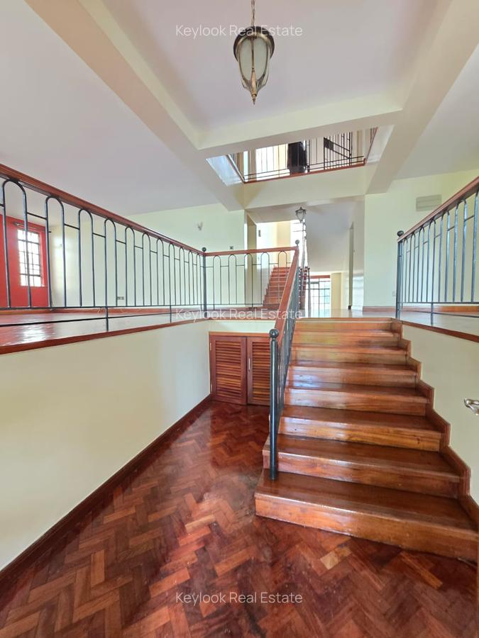 5 Bed Townhouse with En Suite at Lavington - 14