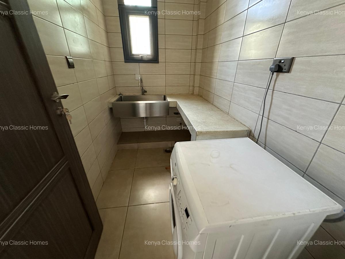 3 Bed Apartment with En Suite at Riverside - 12