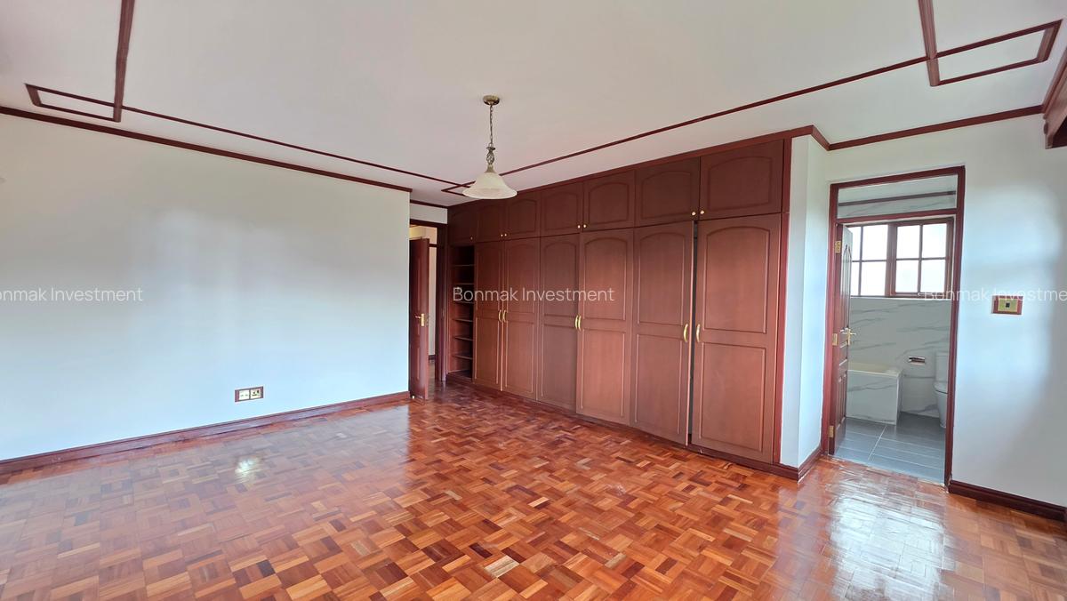 4 Bed Townhouse with En Suite at Lavington Green. - 15