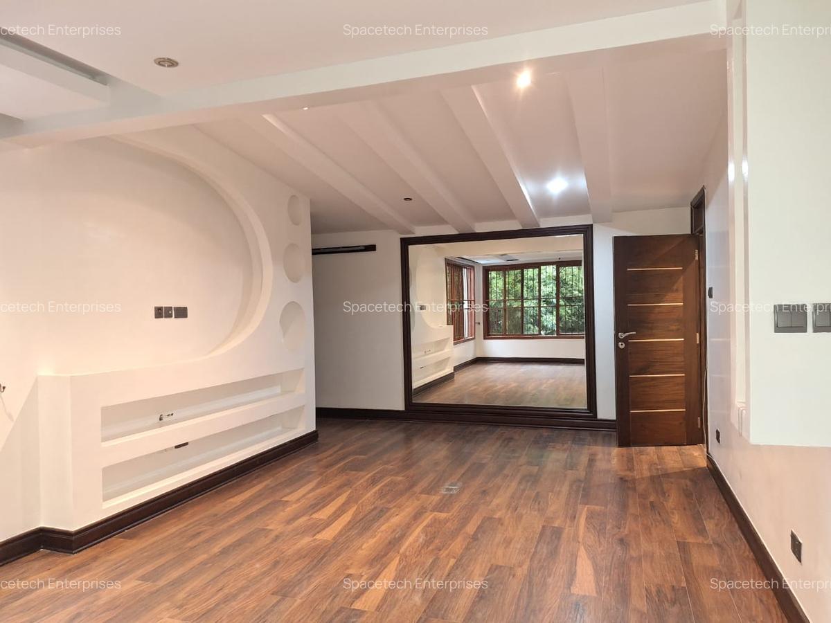 6 Bed House with En Suite in Kyuna - 18