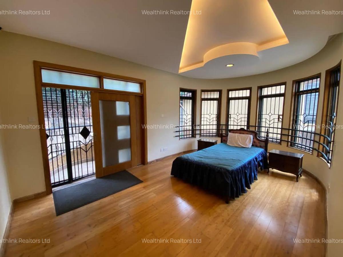 5 Bed Townhouse with En Suite at Kyuna - 16