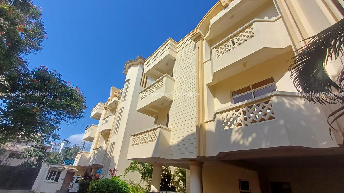 Serviced 2 Bed Apartment with En Suite at Links Road - 1