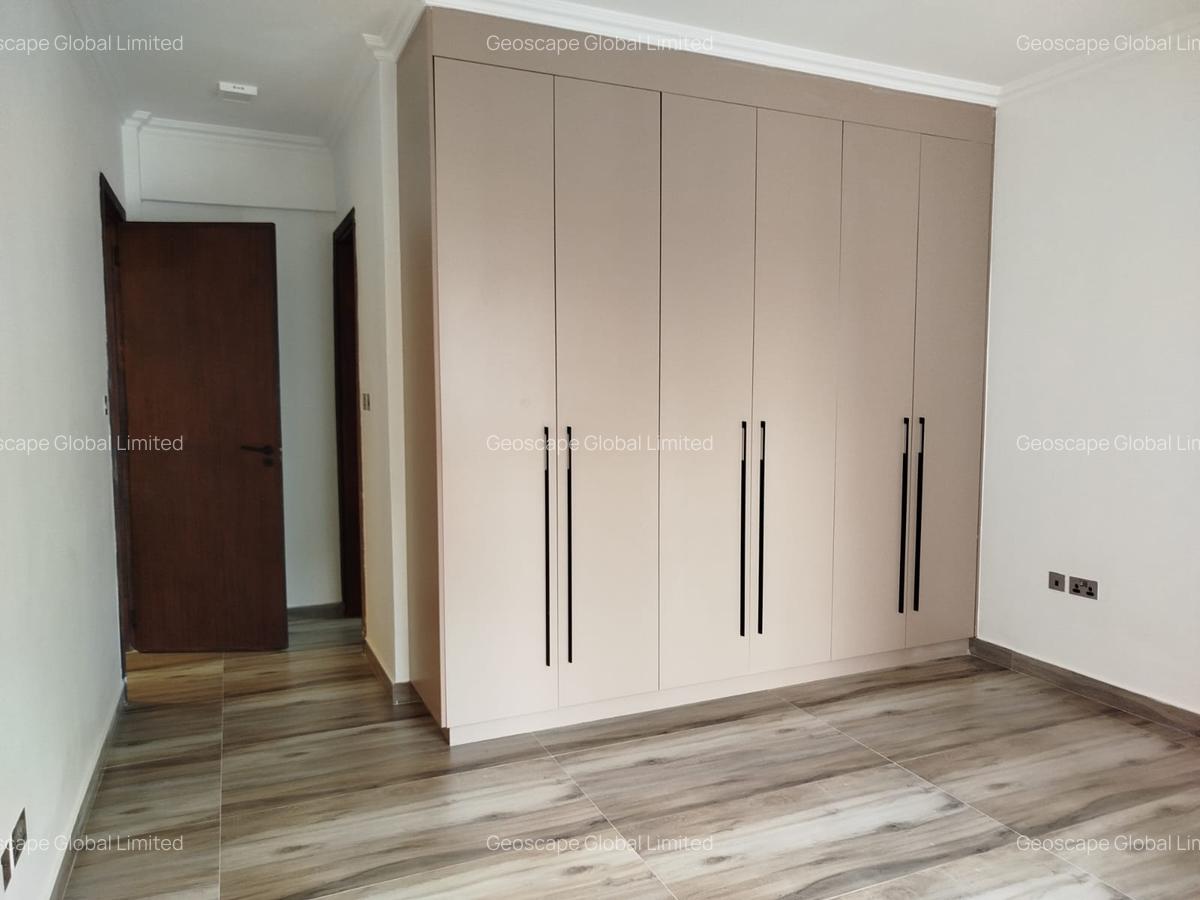 2 Bed Apartment with En Suite in Brookside - 4