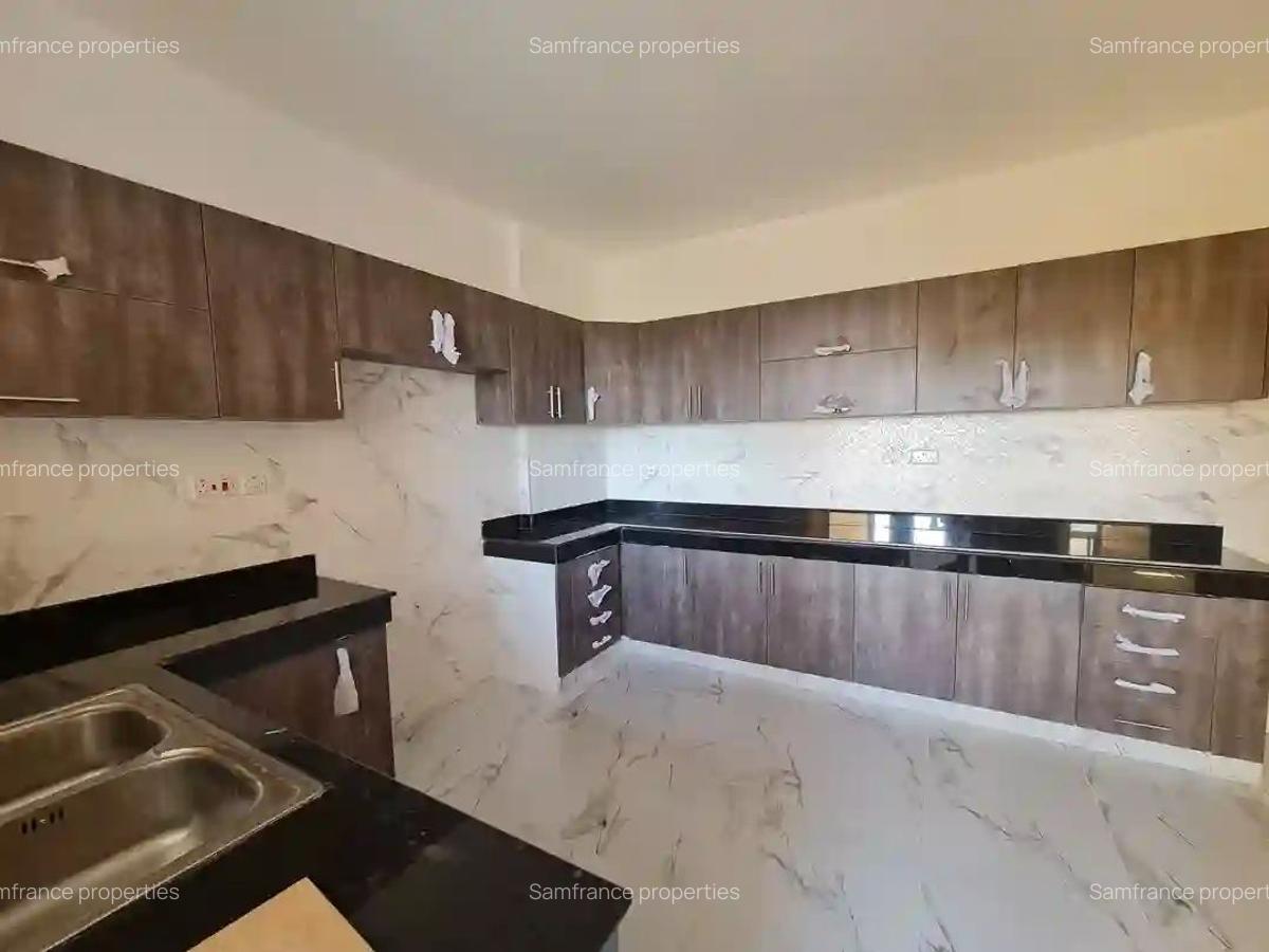 3 Bed Apartment with En Suite at Links Road - 10