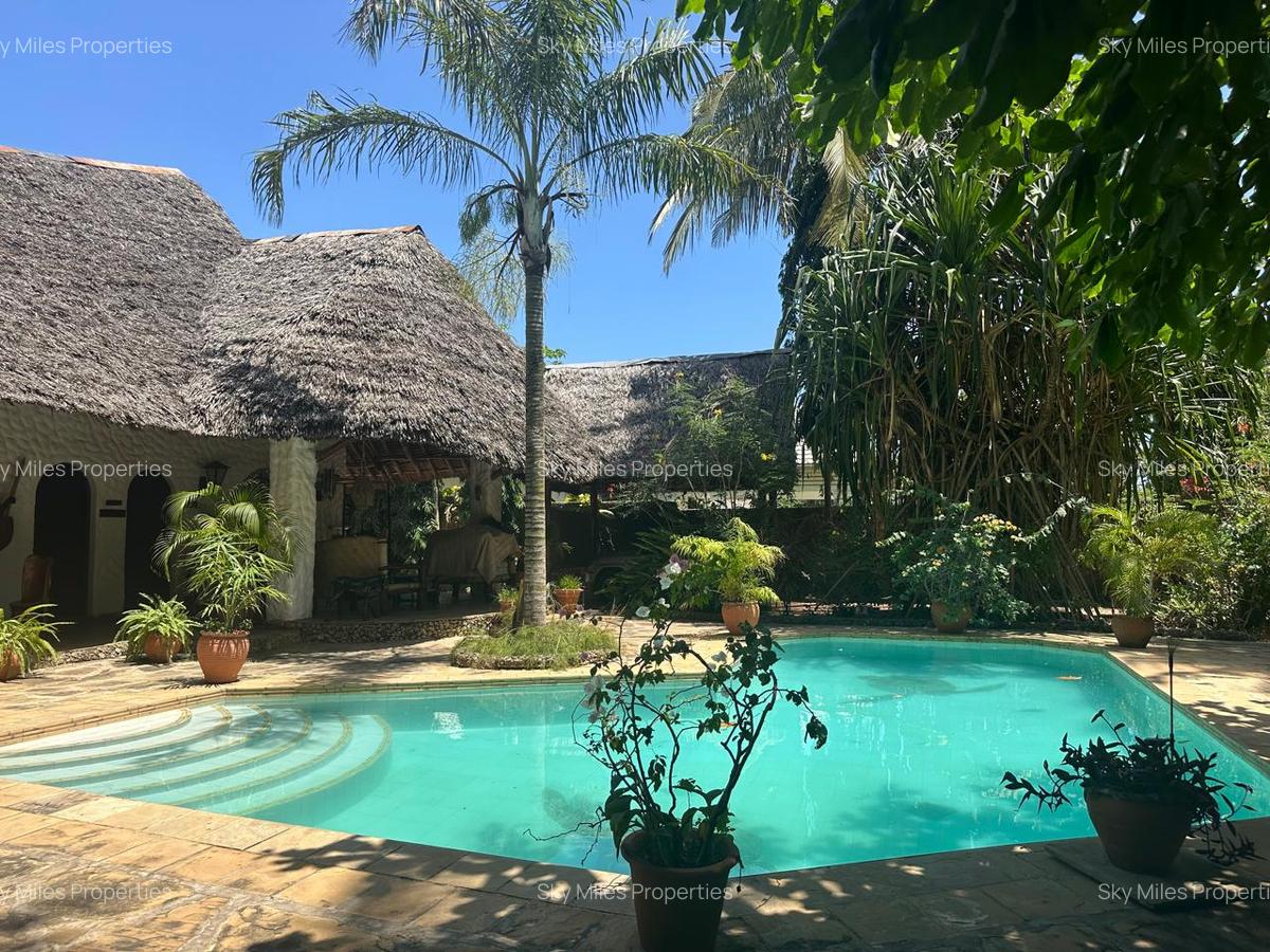 3 Bed Villa with En Suite at La-Marina - 4