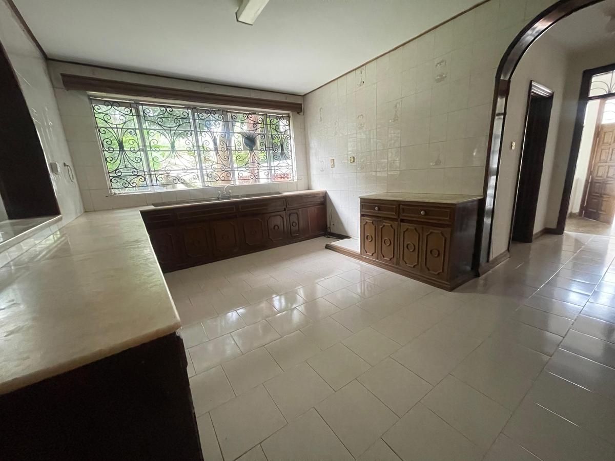 5 Bed House with En Suite in Gigiri - 11