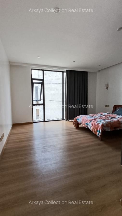 5 Bed Townhouse with En Suite in Lavington - 6