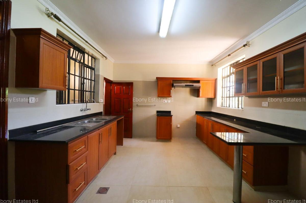 5 Bed Townhouse with En Suite in Lavington - 9